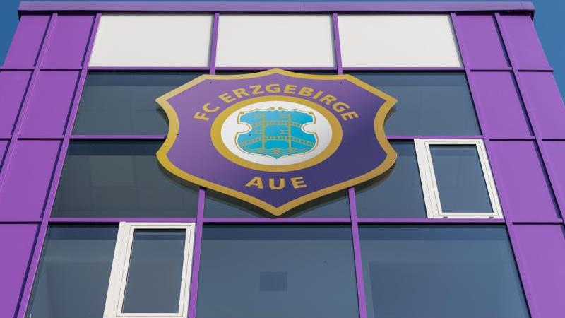 Die beiden betroffenen Spieler des FC Erzgebirge Aue sind jetzt negativ auf das Coronavirus getestet worden Die beiden betroffenen Spieler des FC Erzgebirge Aue sind jetzt negativ auf das Coronavirus getestet worden