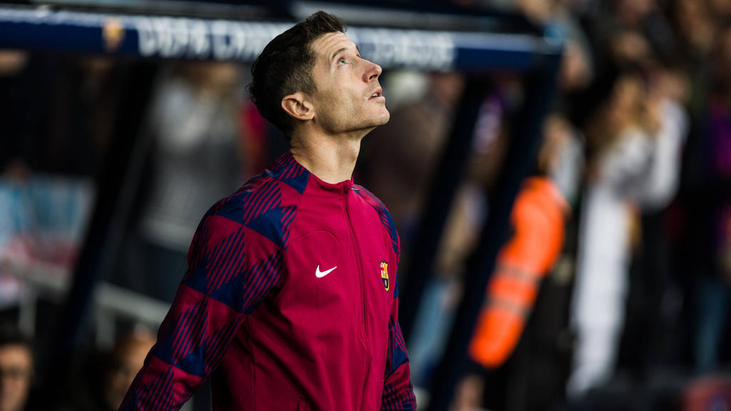 Robert Lewandowski droht angeblich das Aus beim FC Barcelona Robert Lewandowski droht angeblich das Aus beim FC Barcelona