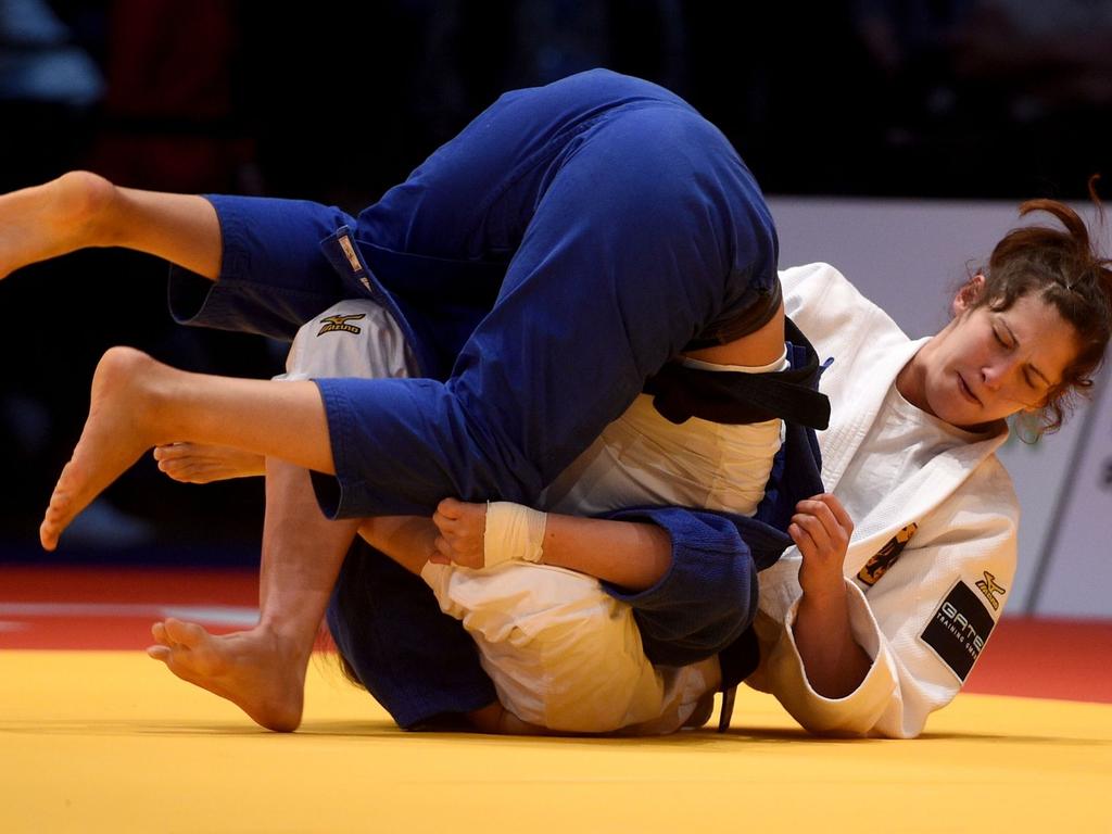 Die deutschen Judoka um Miriam Butkereit (r) holten Silber im Mixed-Team-Wettbewerb