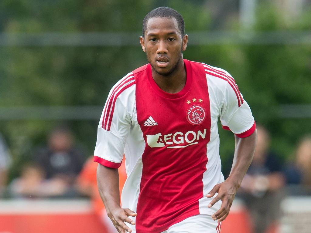 Fabian Sporkslede in actie in de oefenwedstrijd tussen Ajax en SDC Putten. (28-06-2014)