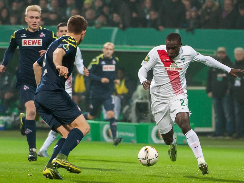 Werder Bremens Anthony Ujah (r.) hatte eine schwierige Partie gegen den 1. FC Köln durchzustehen