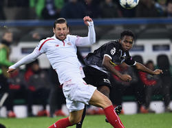 Ibrahima Traoré (r.) verletzte sich gegen Sevilla