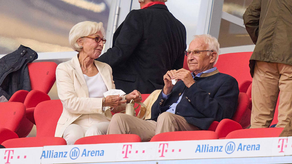 Edmund Stoiber sitzt im Aufsichtsrat des FC Bayern