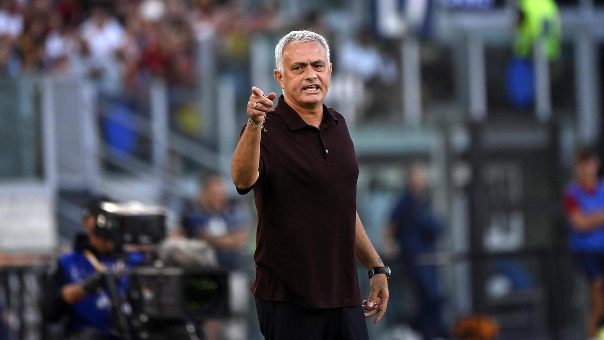 AS-Rom-Trainer José Mourinho taucht in einem Musikvideo auf