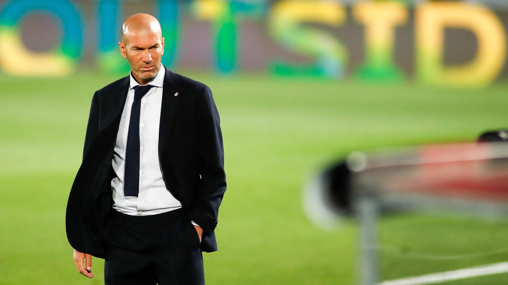Steht bei einer Pleite gegen Gladbach vor dem Aus bei Real Madrid: Zinédine Zidane