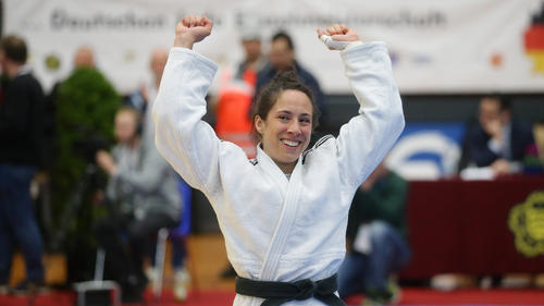 Katharina Menz hat die WM in Doha für den Deutschen Judo-Bund mit einem Sieg eröffnet