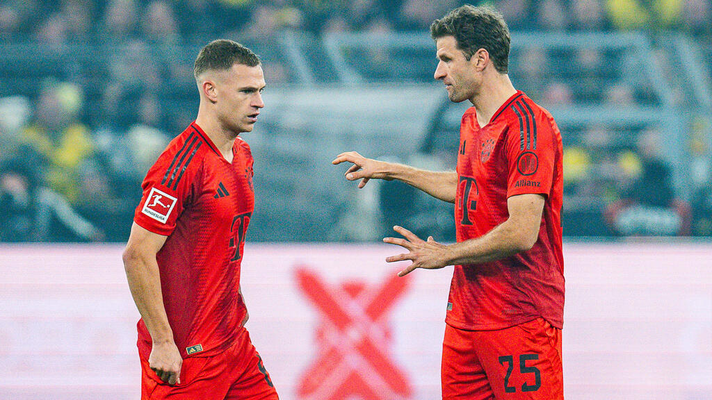 Joshua Kimmich und Thomas Müller (r.) spielen zusammen beim FC Bayern