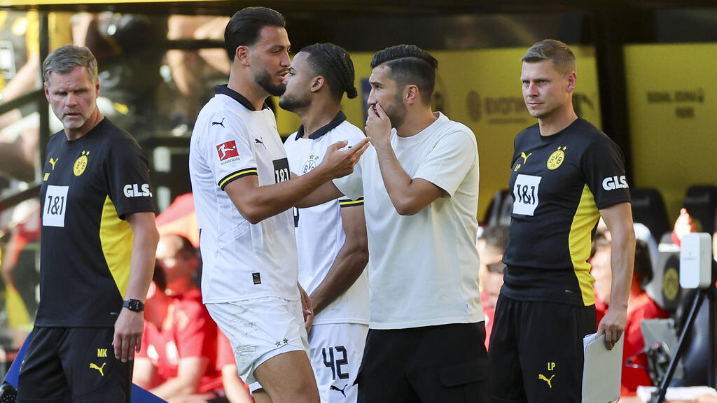 Ramy Bensebaini (l.) könnte am Freitagabend seine Startelf-Chance erhalten