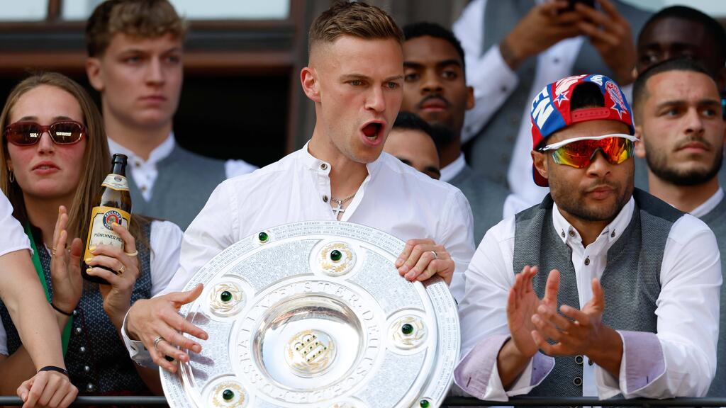Um die Meisterfeier des FC Bayern auf dem Münchner Rathausbalkon gibt es Ärger Um die Meisterfeier des FC Bayern auf dem Münchner Rathausbalkon gibt es Ärger