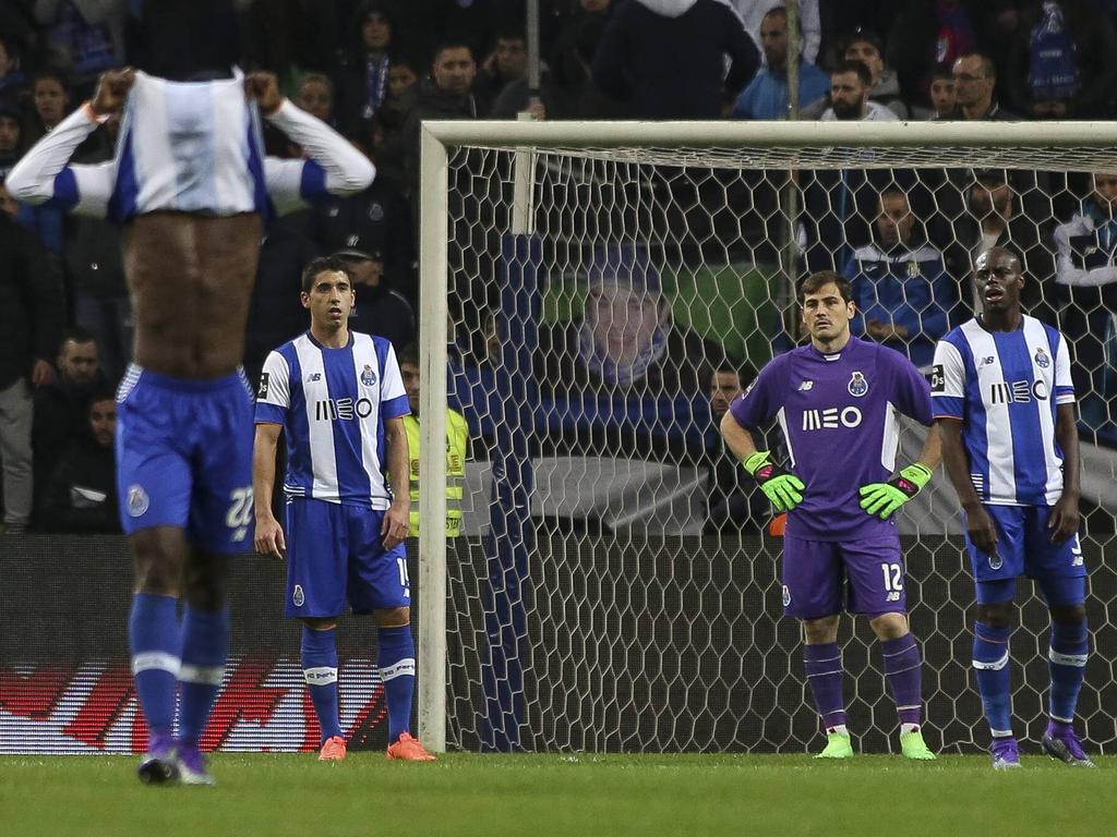 Iker Casillas encajó dos goles en casa ante el Arouca. (Foto: Imago)