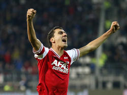 AZ'er Martens is blij na de winst op PSV (29-09-2013).