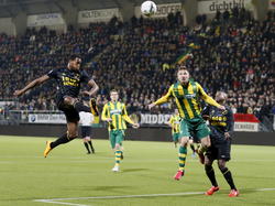 Felitciano Zschusschen (l.) van NAC Breda probeert te schieten en Aaron Meijers van ADO Den Haag probeert de bal te blokken. (14-02-2015)