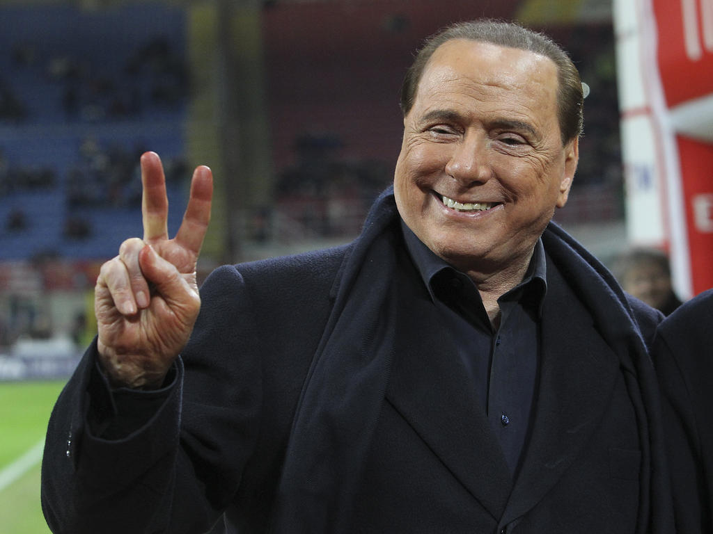 Milan-Boss Silvio Berlusconi denkt über einen Rückzug aus dem Verein nach