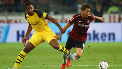 Manuel Akanji (l.) ist mit seiner bisherigen Saisonleistung beim BVB zufrieden