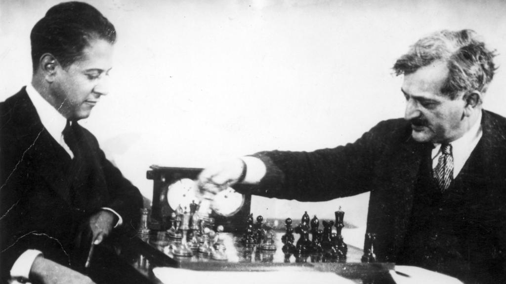 Emanuel Lasker (r.) regierte die Schach-Welt
