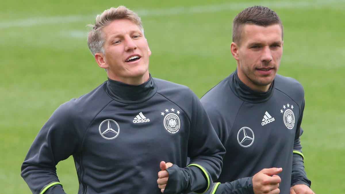 Mehr als nur Teamkollegen: Bastian Schweinsteiger und Lukas Podolski Mehr als nur Teamkollegen: Bastian Schweinsteiger und Lukas Podolski