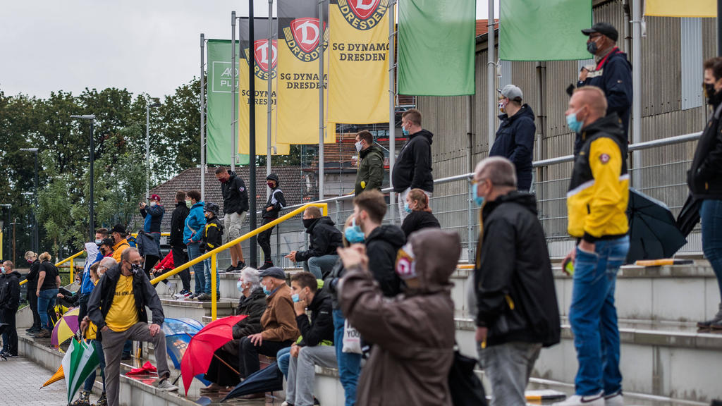 Fans dürfen die Spiele von Dynamo Dresden aus dem Stadion beobachten