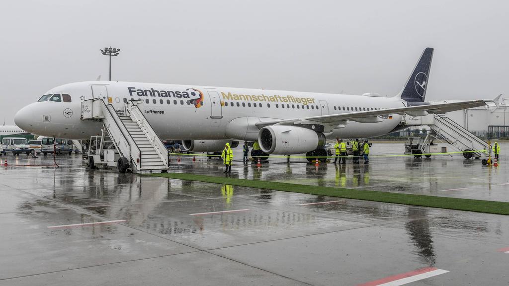 Von Stuttgart nach Basel - da steigt das DFB-Team in den Flieger