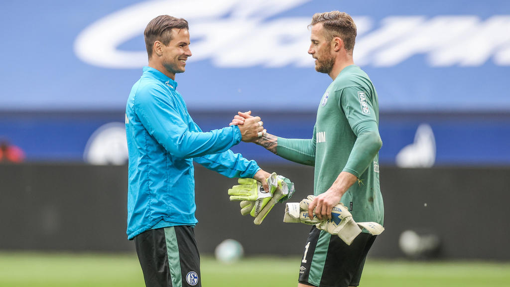 Michael Langer (l.) soll vor der Verlängerung beim FC Schalke 04 stehen Michael Langer (l.) soll vor der Verlängerung beim FC Schalke 04 stehen