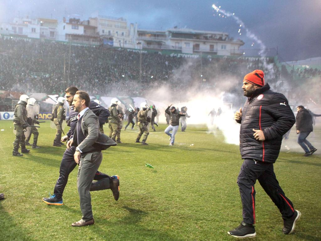 El encuentro entre Panathinaikos y Olympiacos acabó en una gran trifulca. (Foto: Imago)