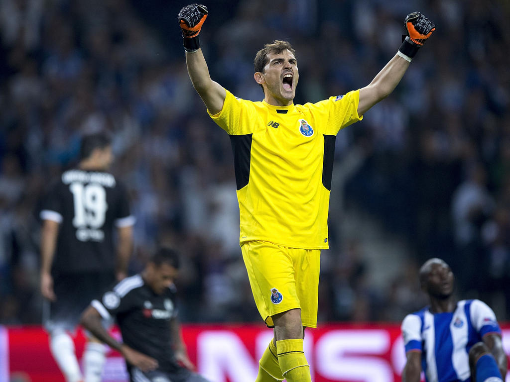 Iker Casillas celebra la victoria del Oporto ante el Chelsea de Mourinho. (Foto: Getty)