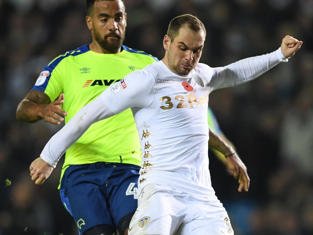 Auf Pierre-Michel Lasogga (re.) liegen die Hoffnungen des HSV Auf Pierre-Michel Lasogga (re.) liegen die Hoffnungen des HSV