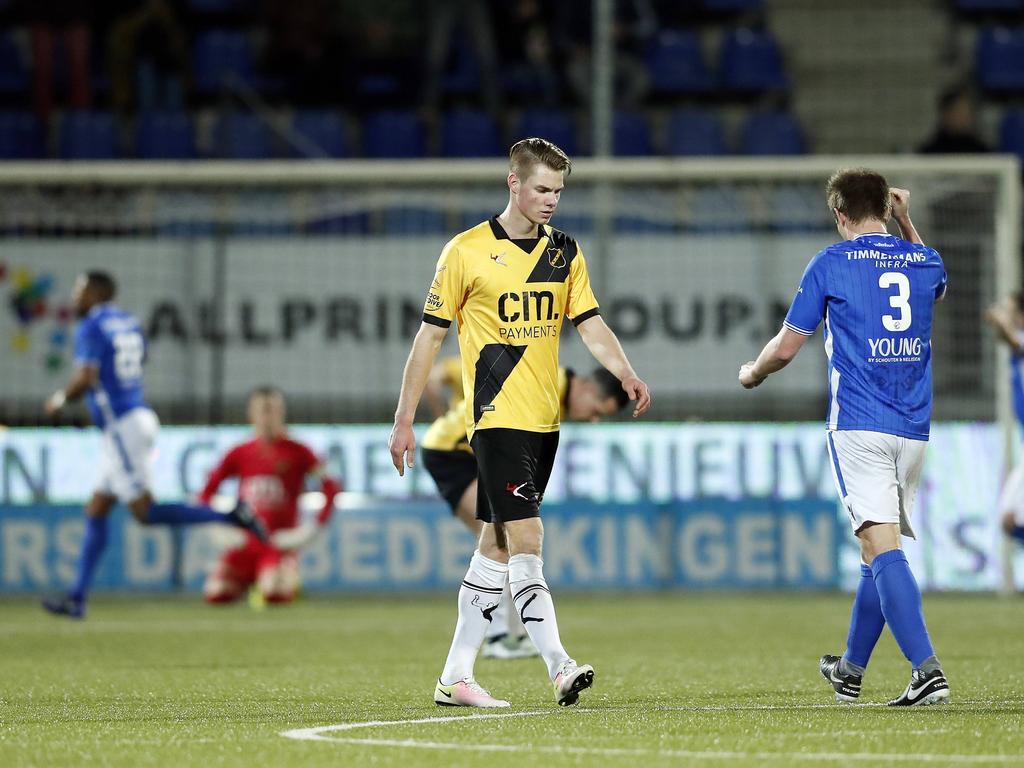 Jari Oosterwijk baalt stevig als FC Den Bosch op een 2-0 voorsprong komt tegen zijn nieuwe werkgever NAC Breda. (03-02-2017)