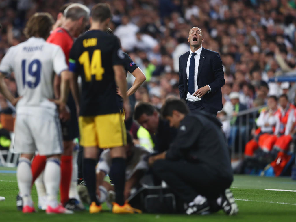 El jugador se lesionó al arrancar tras una mala caída después de luchar por un balón aéreo. (Foto: Getty)