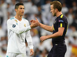 Shakehands nach erfolgreicher Punkteteilung: Cristiano Ronaldo und Harry Kane (r.)