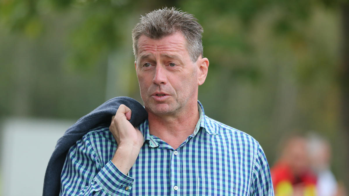 Michael Skibbe trifft mit dem BVB-Nachwuchs auf den FC Schalke 04 Michael Skibbe trifft mit dem BVB-Nachwuchs auf den FC Schalke 04