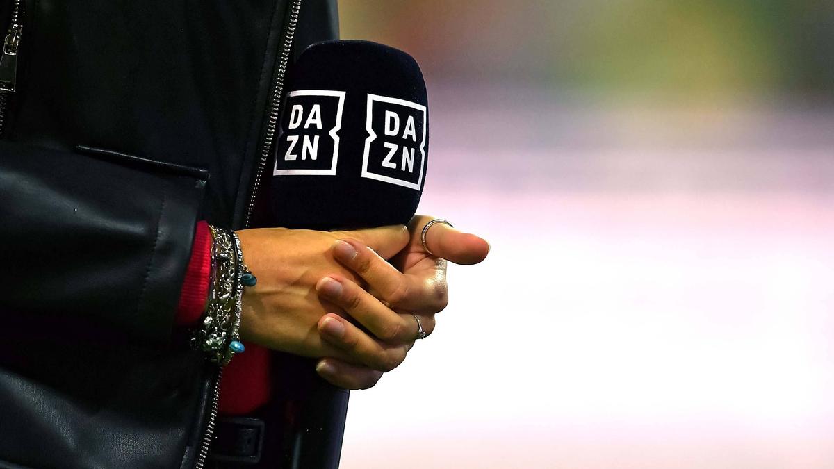 DAZN erntete wegen der technischen Probleme während des BVB-Spiels einen Shitstorm im Internet DAZN erntete wegen der technischen Probleme während des BVB-Spiels einen Shitstorm im Internet