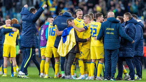 Die Last-Minute-Qualifikation für die Fußball-EM hat bei den Ukrainern für große Gefühle gesorgt