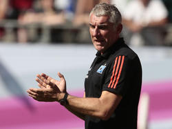 Motivation beim Freundschafts-Cup: HSV-Trainer Mirko Slomka feuert sein Team an
