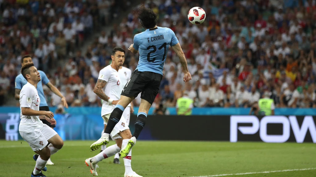 Cavani köpft Uruguay zur frühen Führung
