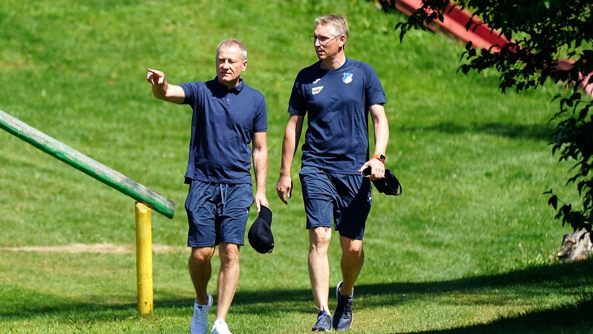 Frank Briel (r.) ist nicht gut auf den FC Bayern zu sprechen Frank Briel (r.) ist nicht gut auf den FC Bayern zu sprechen