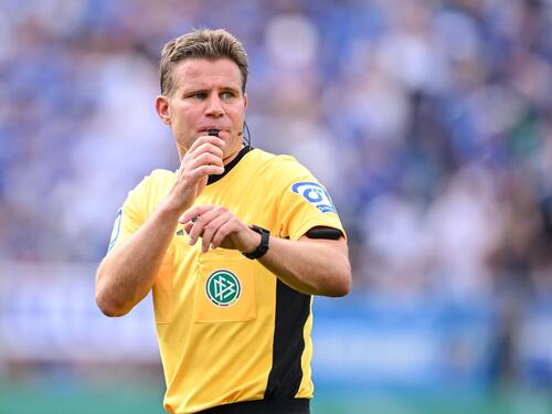 Bundesliga-Comeback an der Pfeife: Felix Brych steht nach einer schweren Knieverletzung vor einem Rekordspiel.