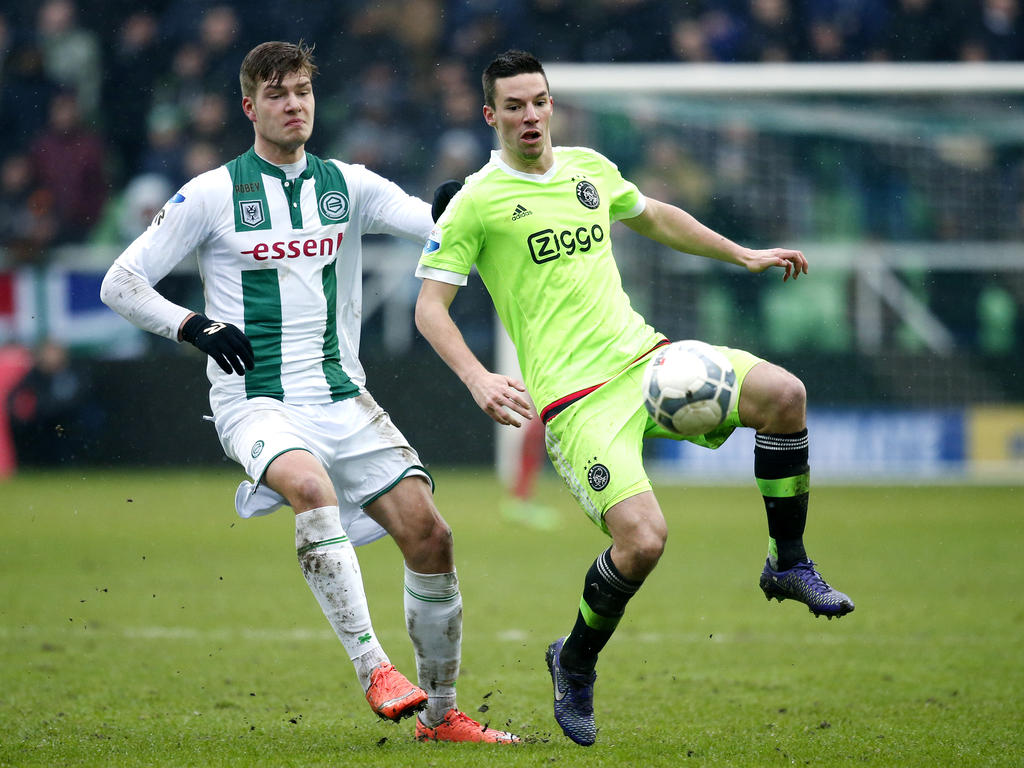 Nick Viergever krijgt door de blessure van Jaïro Riedewald de kans als basisspeler. Tegen FC Groningen moet hij Alexander Sørloth in het gareel houden. (14-02-2016)