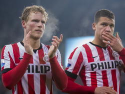 Oscar Hiljemark(l.) en Jeffrey Bruma (r.) bedanken het publiek na de 2-1 overwinning tegen Willem II. (31-01-2015)