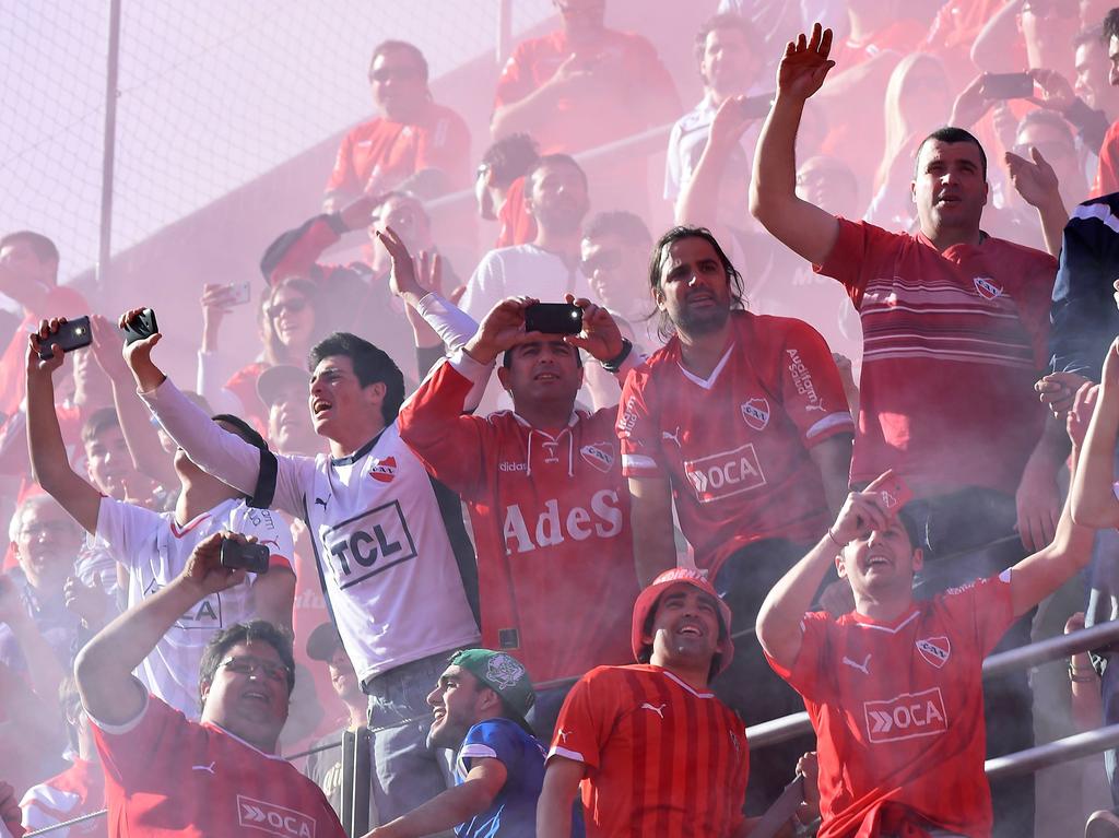 La hinchada de Independiente está de enhorabuena tras el pase de su equipo. (Foto: Imago)