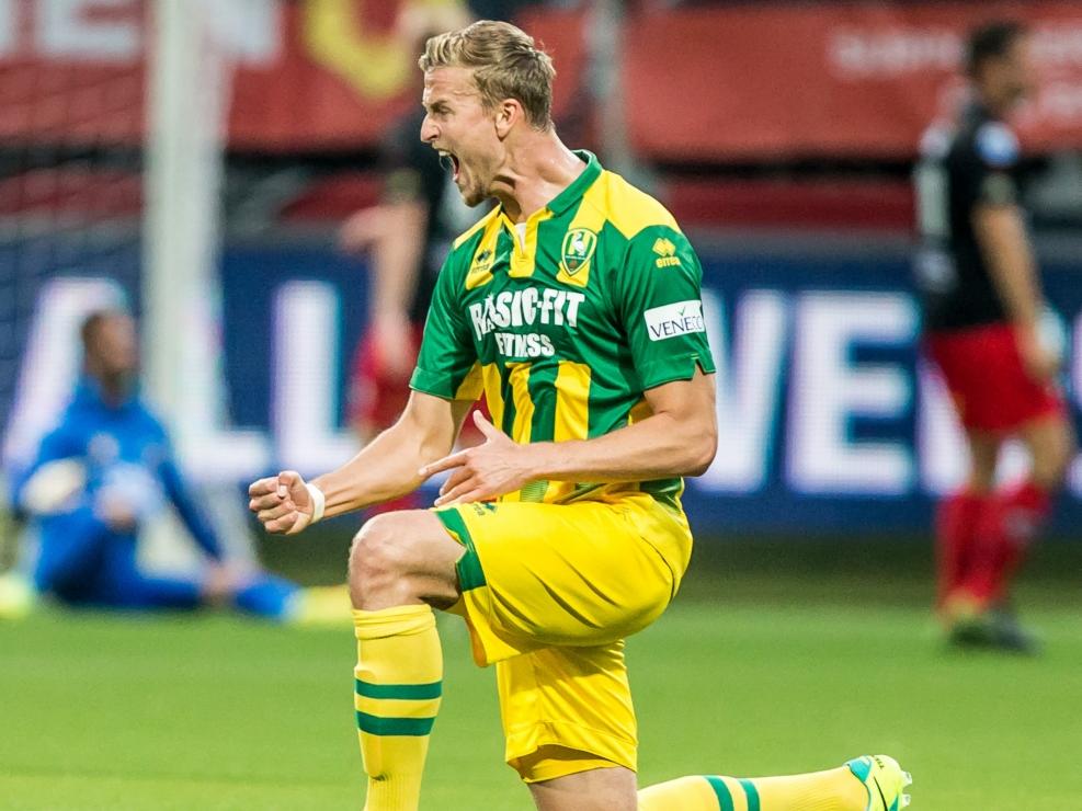 Thomas Meißner geniet van de 1-2 voorsprong die ADO Den Haag in het duel met Excelsior neemt. (19-08-2016)
