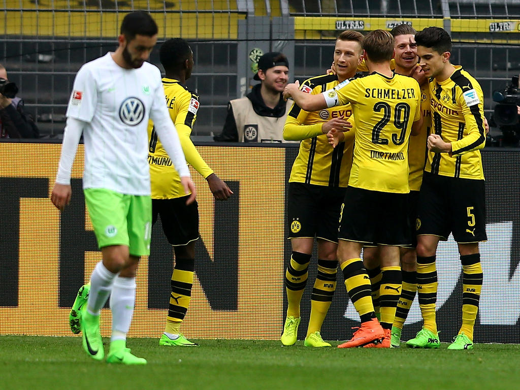 Vor leerer Südtribüne erzielt Borussia Dortmund das 1:0 gegen den VfL Wolfsburg