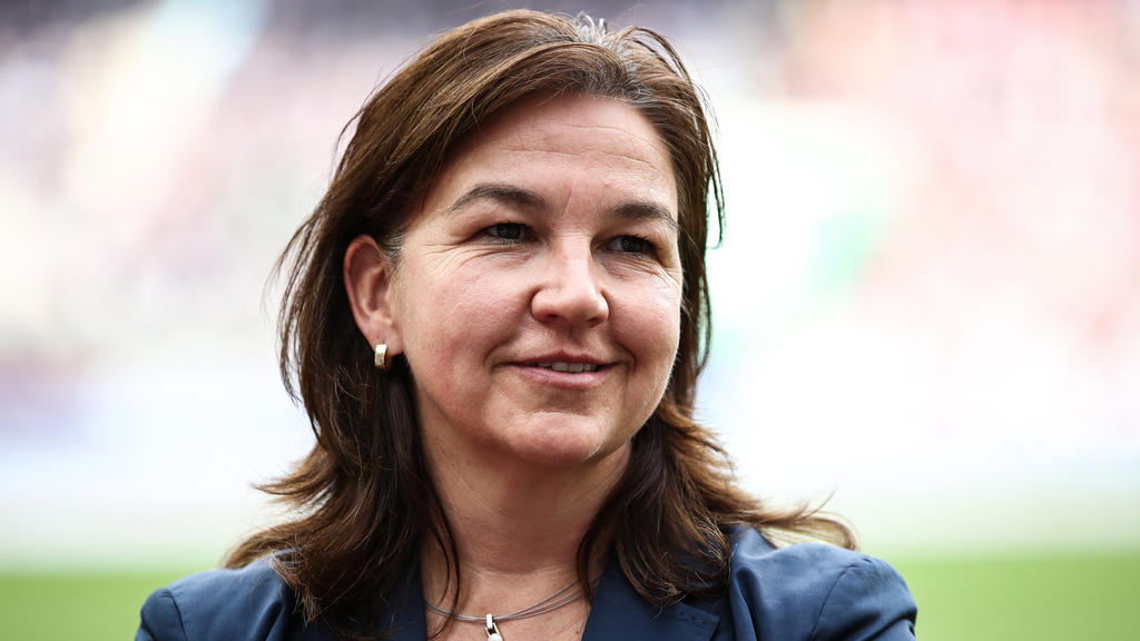 Heike Ullrich hat die deutschen Profivereine zu mehr Engagement im Frauenfußball aufgefordert
