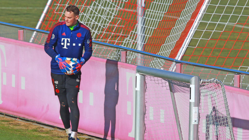 Manuel Neuer hat beim FC Bayern offenbar einige Freiheiten Manuel Neuer hat beim FC Bayern offenbar einige Freiheiten