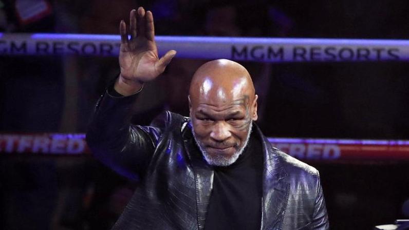 Mike Tyson möchte in einem Showkampf seine alten Box-Künste zeigen Mike Tyson möchte in einem Showkampf seine alten Box-Künste zeigen