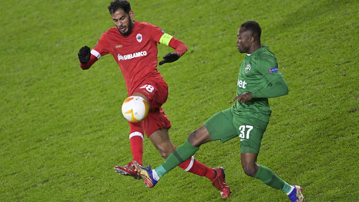 Bernard Tekpetey (r.) könnte vorzeitig zum FC Schalke 04 zurückkehren