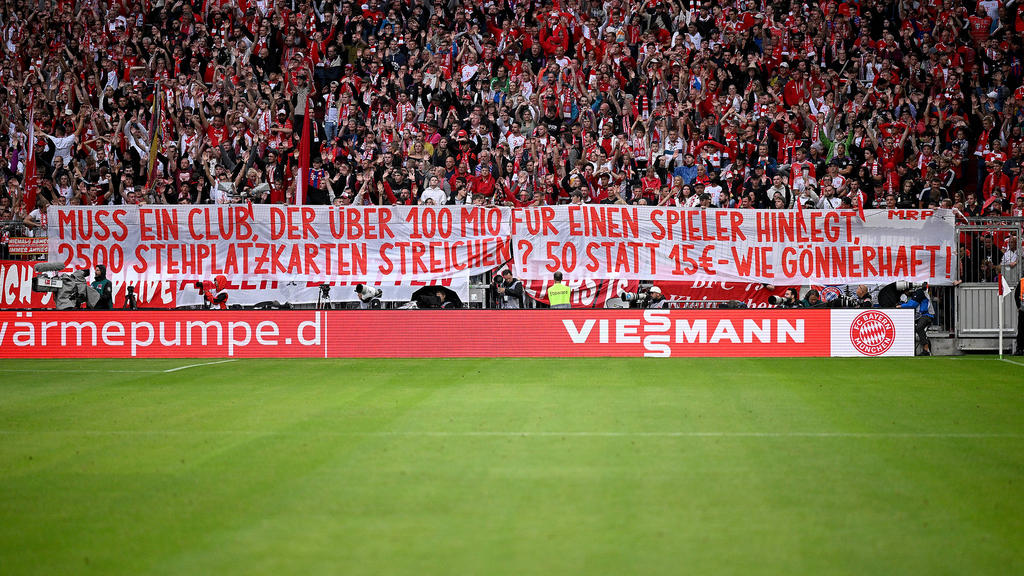 Einige Fans des FC Bayern sind mit den Entscheidungen der Vereinsbosse nicht zufrieden