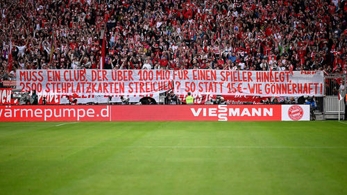 Einige Fans des FC Bayern sind mit den Entscheidungen der Vereinsbosse nicht zufrieden