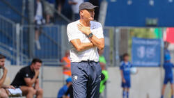 Trainer Peter Zeidler hofft nach dem Pokal-Aus auf eine Trotzreaktion seiner Bochumer Mannschaft in Leipzig