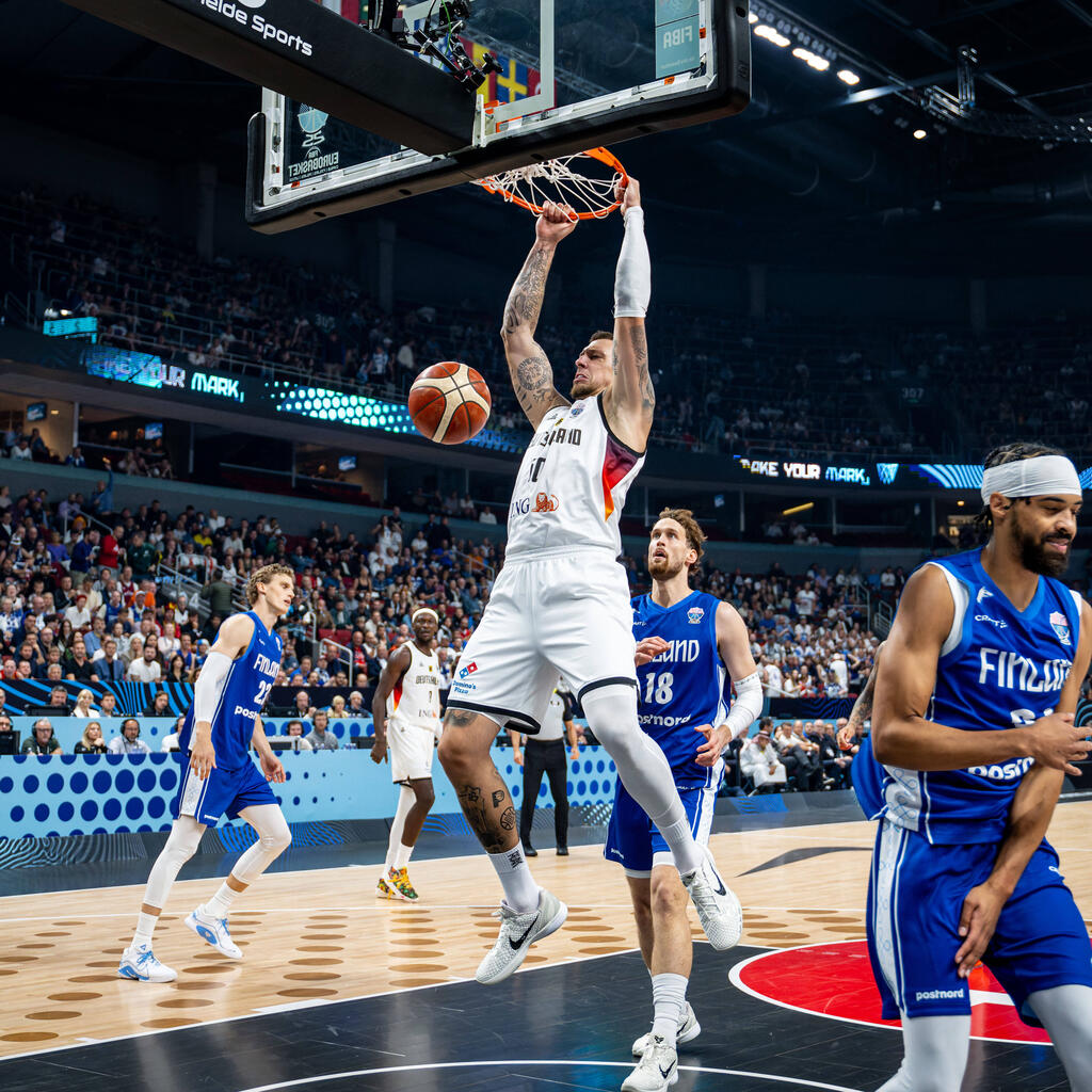 Center: Daniel Theis - Note: 1