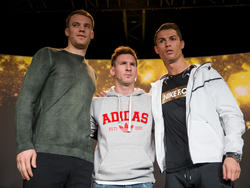 Manuel Neuer (izq.) no está entre los finalistas en 2015, Messi y Cristiano repiten. (Foto. Getty)